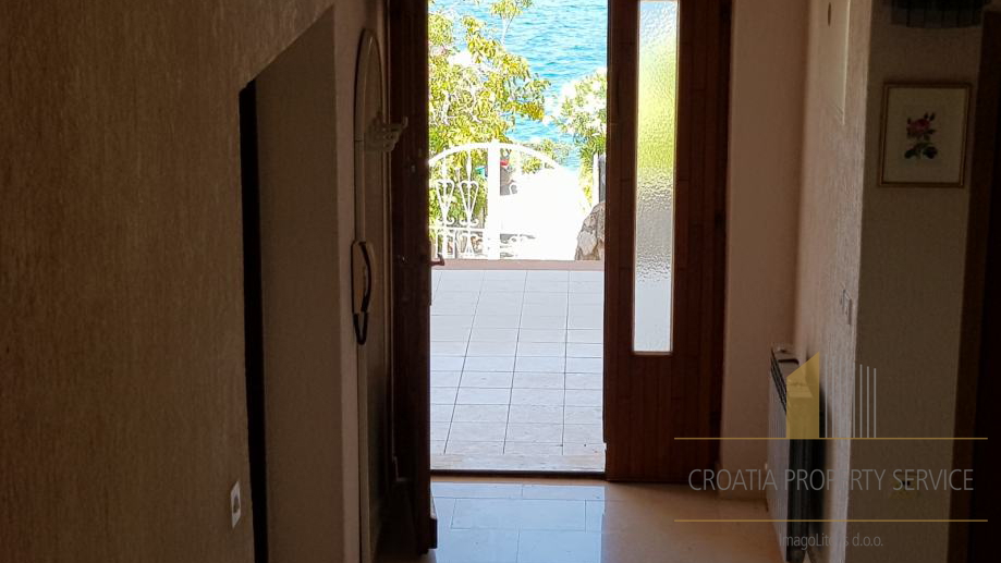 House in a great location overlooking the sea near Sibenik!