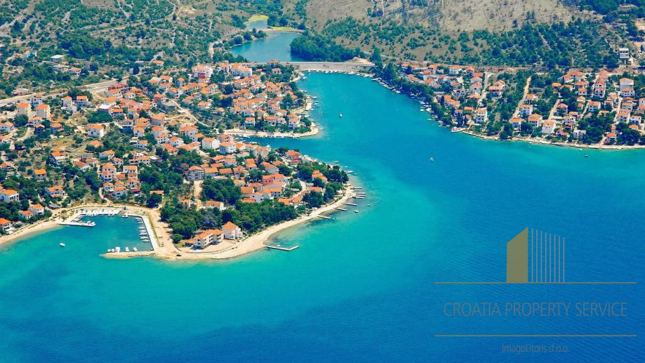 House in a great location overlooking the sea near Sibenik!