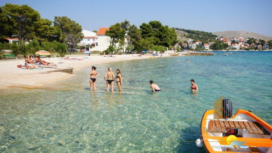 House in a great location overlooking the sea near Sibenik!