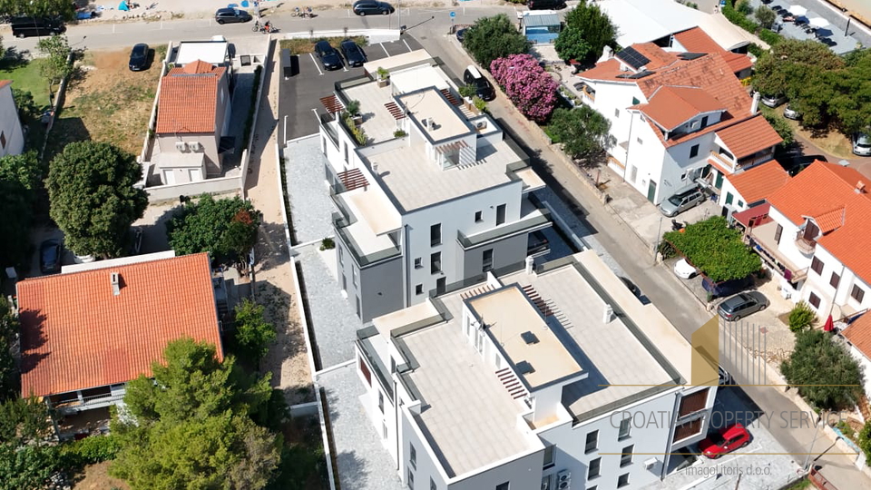 Luxuswohnung mit Dachterrasse in einem Neubau erste Reihe zum Meer - Srima!