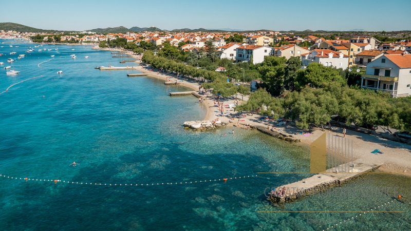 Luksuzno stanovanje s strešno teraso v novogradnji prva vrsta do morja - Srima!