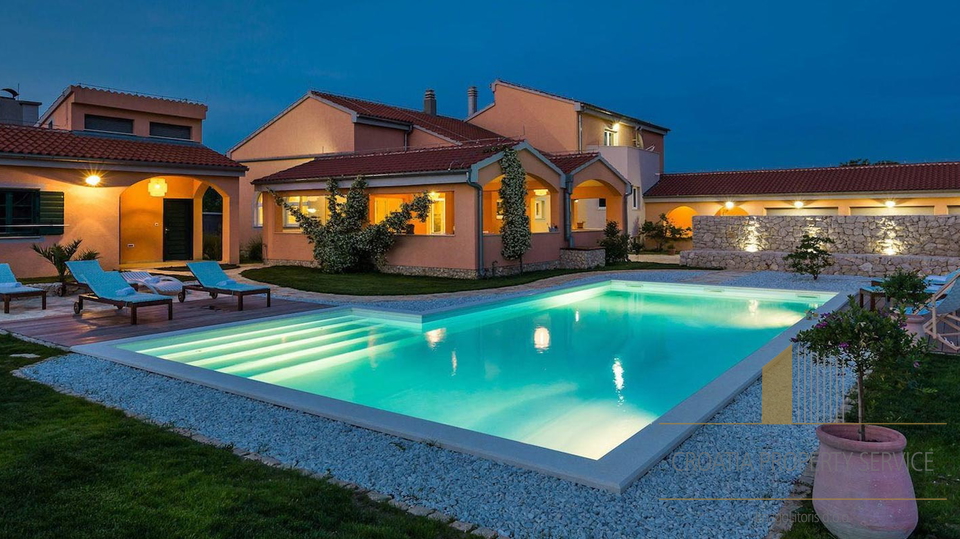 A beautiful villa of 730m2 with a fantastic garden near Zadar!