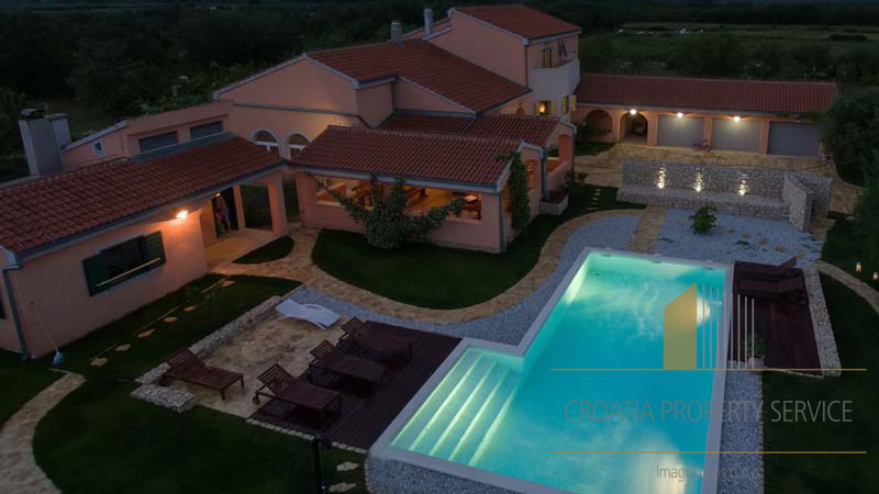 A beautiful villa of 730m2 with a fantastic garden near Zadar!