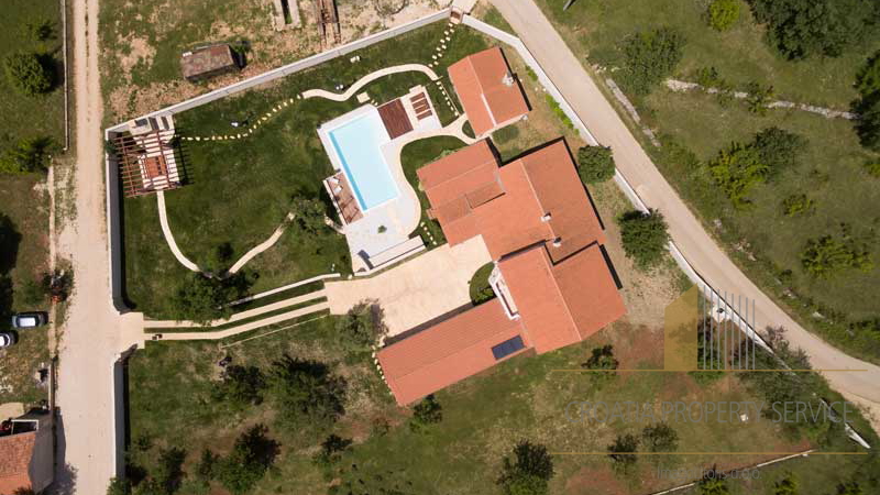 A beautiful villa of 730m2 with a fantastic garden near Zadar!