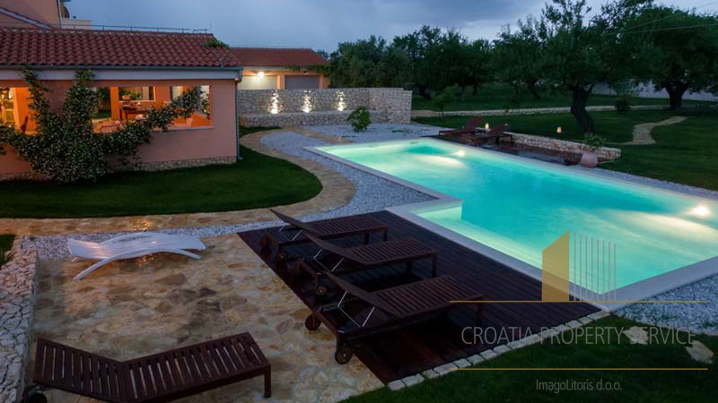 A beautiful villa of 730m2 with a fantastic garden near Zadar!