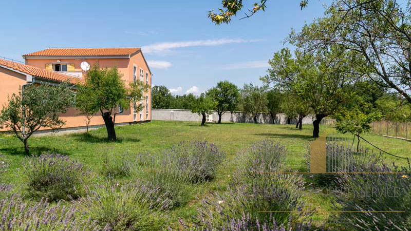 A beautiful villa of 730m2 with a fantastic garden near Zadar!