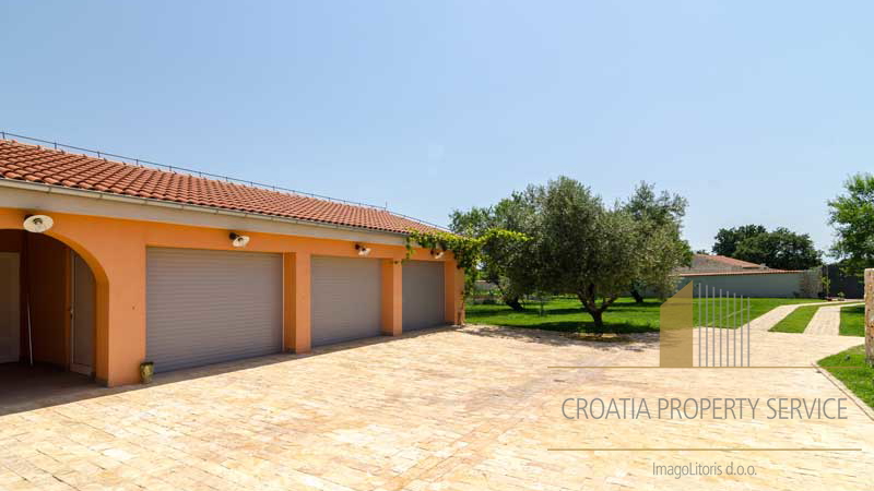 A beautiful villa of 730m2 with a fantastic garden near Zadar!