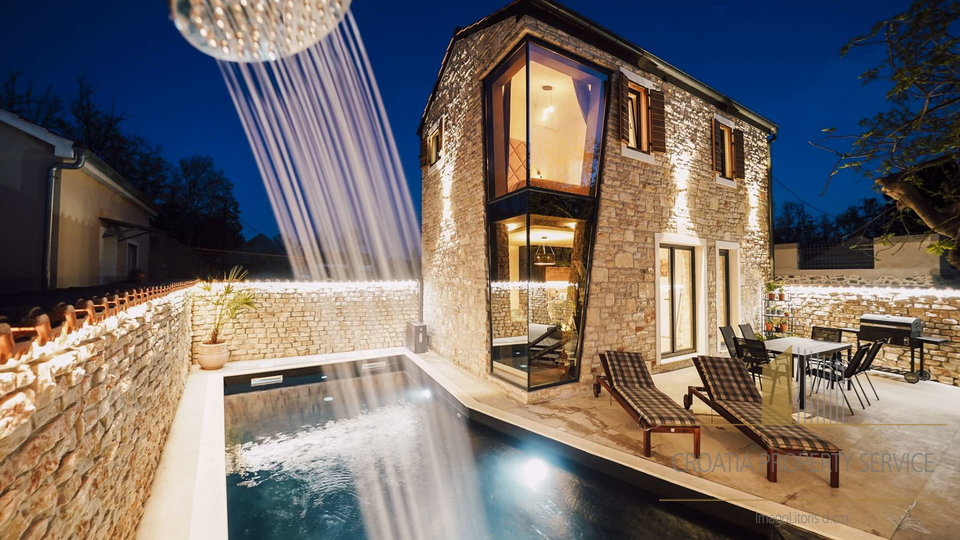 Luxury stone villa 400m from the beach in the vicinity of Zadar!