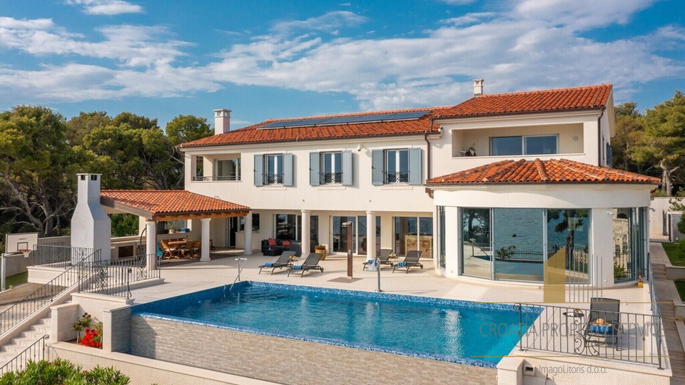 Luxusvilla von 1000m2, erste Reihe am Meer in Šibenik!