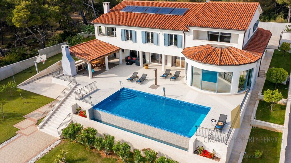 Luxusvilla von 1000m2, erste Reihe am Meer in Šibenik!