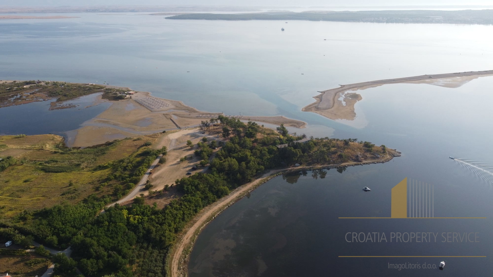 Строящаяся городская вилла, первая линия от моря - Нин!