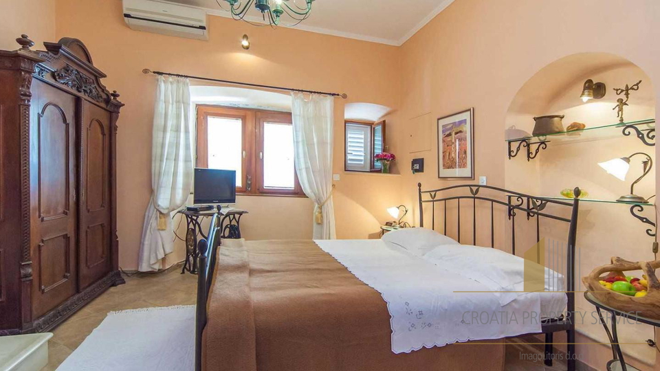 Boutique apart-hotel and restaurant in the center of Dubrovnik with investment potential!