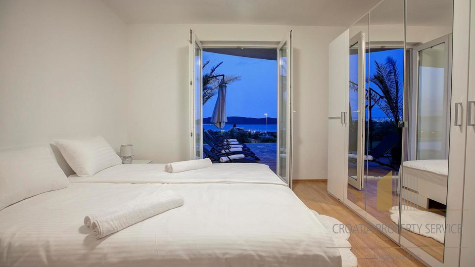 Vila s bazenom s panoramskim pogledom na more u  Kaštel Sućurcu!