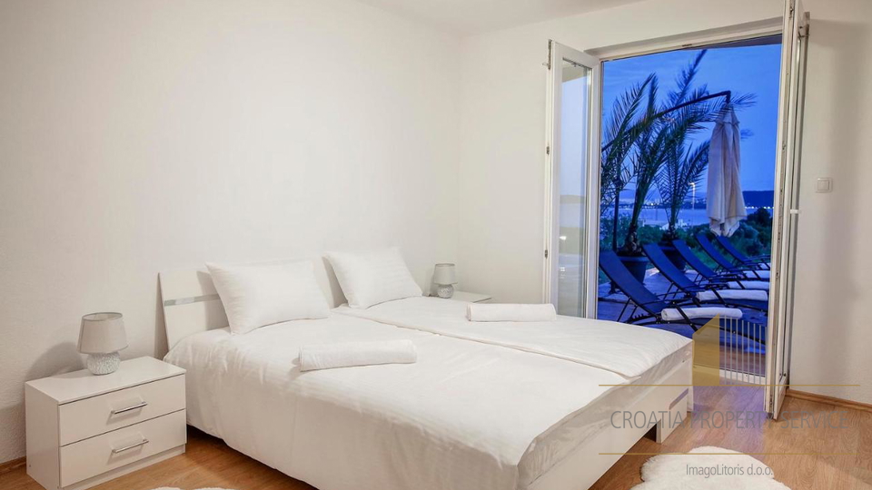 Vila s bazenom s panoramskim pogledom na more u  Kaštel Sućurcu!