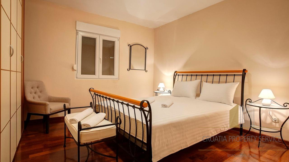 Vila s bazenom s panoramskim pogledom na more u  Kaštel Sućurcu!