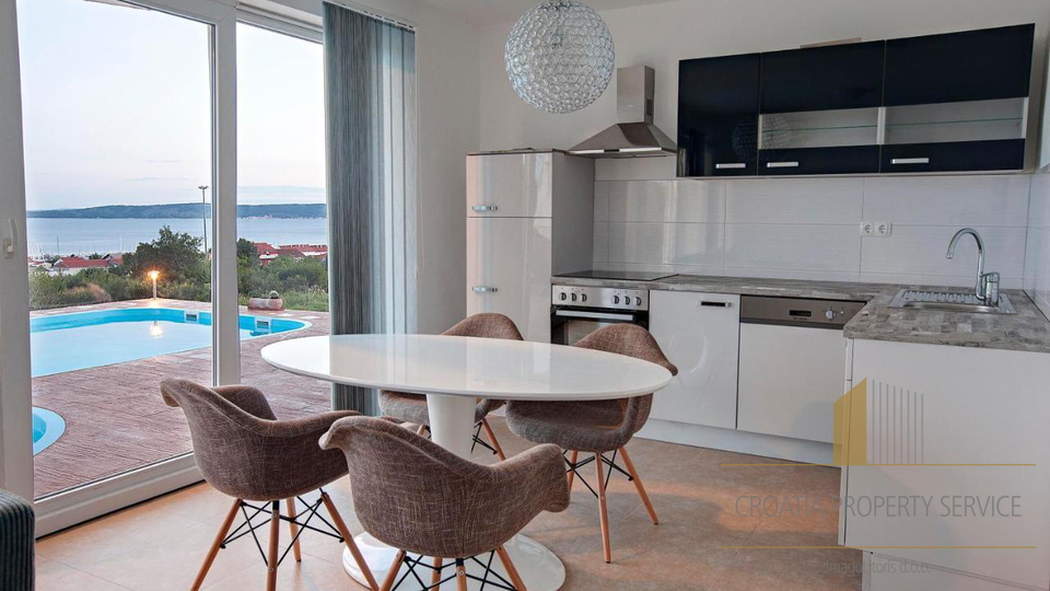 Vila s bazenom s panoramskim pogledom na more u  Kaštel Sućurcu!