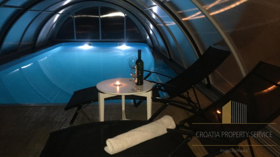 Vila s bazenom s panoramskim pogledom na more u  Kaštel Sućurcu!