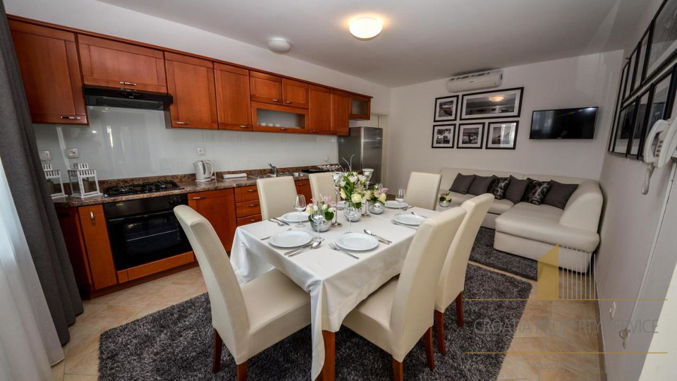 Luxury villa with a swimming pool and sea view, 2nd row to the beach, island of Vir!