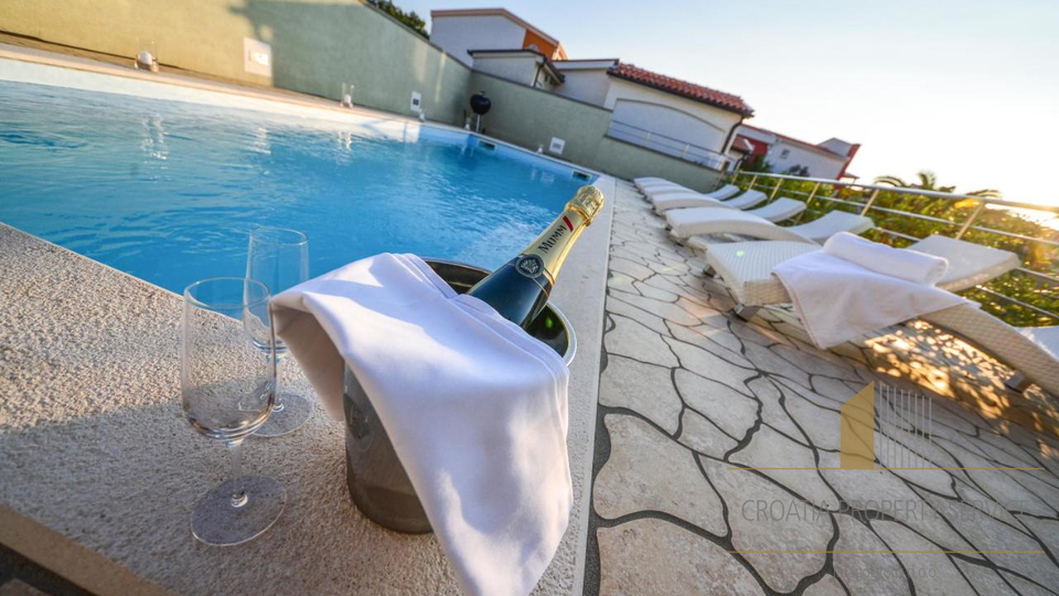 Luxury villa with a swimming pool and sea view, 2nd row to the beach, island of Vir!