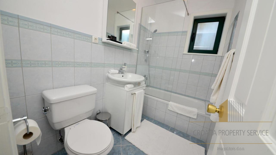 Luxury villa with a swimming pool and sea view, 2nd row to the beach, island of Vir!