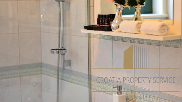 Luxury villa with a swimming pool and sea view, 2nd row to the beach, island of Vir!