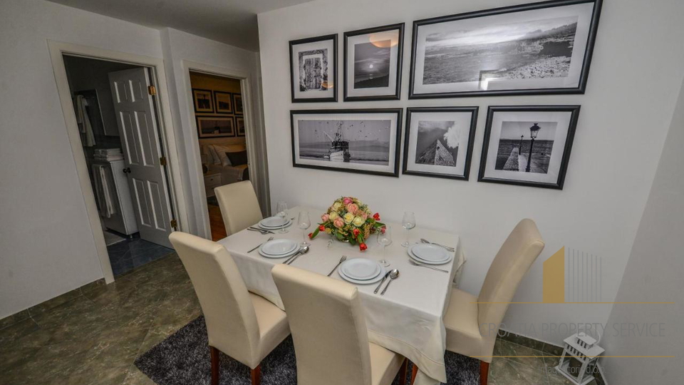 Luxury villa with a swimming pool and sea view, 2nd row to the beach, island of Vir!