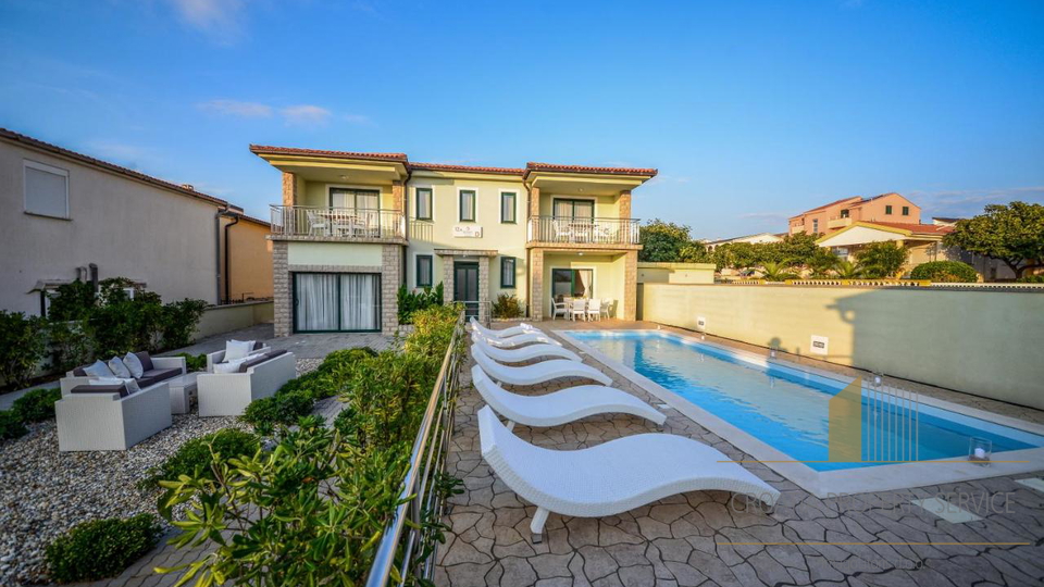 Luxury villa with a swimming pool and sea view, 2nd row to the beach, island of Vir!