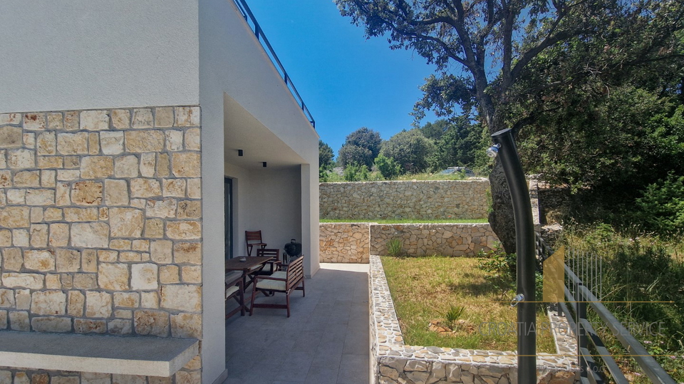 Elegantna vila s bazenom i predivnim pogledom na more na otoku Braču!