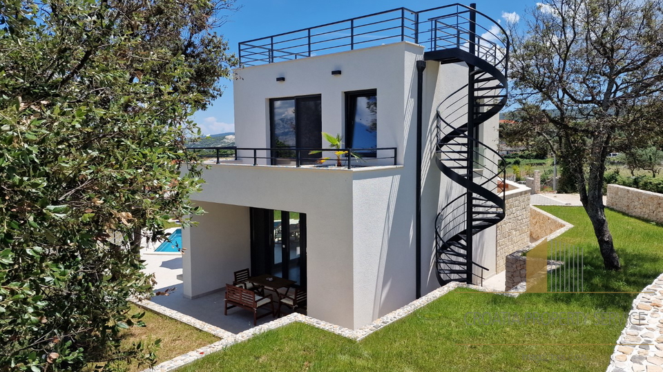 Elegantna vila s bazenom i predivnim pogledom na more na otoku Braču!