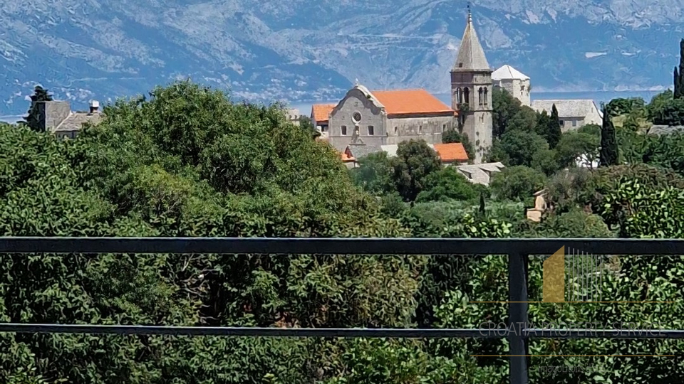 Elegantna vila s bazenom i predivnim pogledom na more na otoku Braču!