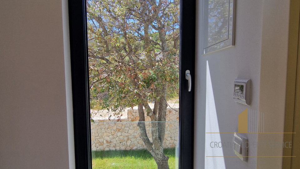 Elegantna vila s bazenom i predivnim pogledom na more na otoku Braču!