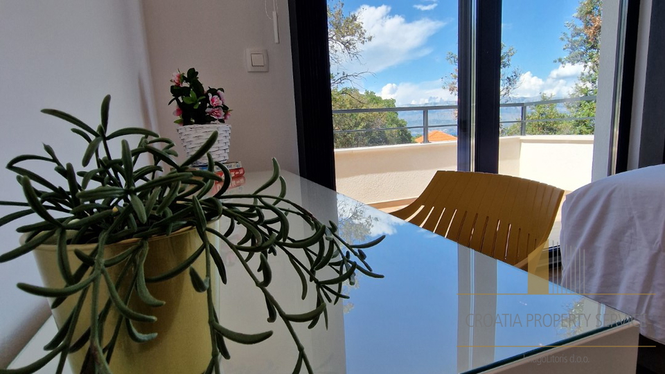 Elegantna vila s bazenom i predivnim pogledom na more na otoku Braču!