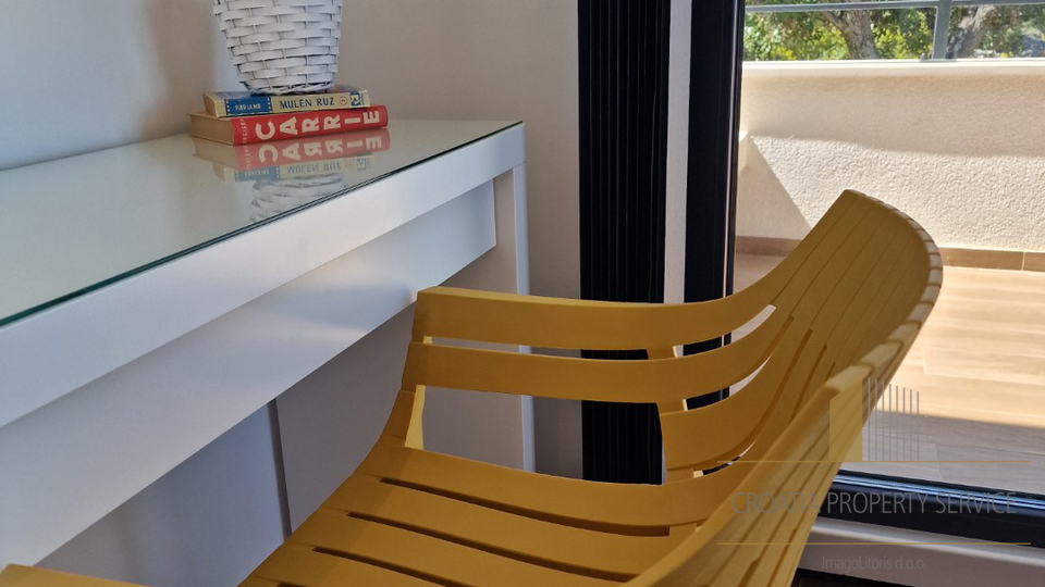 Elegantna vila s bazenom i predivnim pogledom na more na otoku Braču!