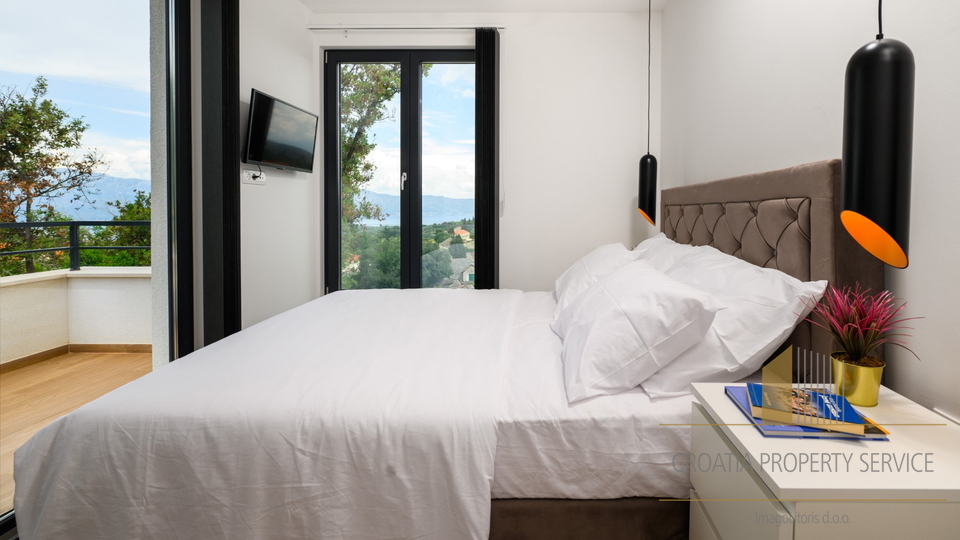 Elegantna vila s bazenom i predivnim pogledom na more na otoku Braču!
