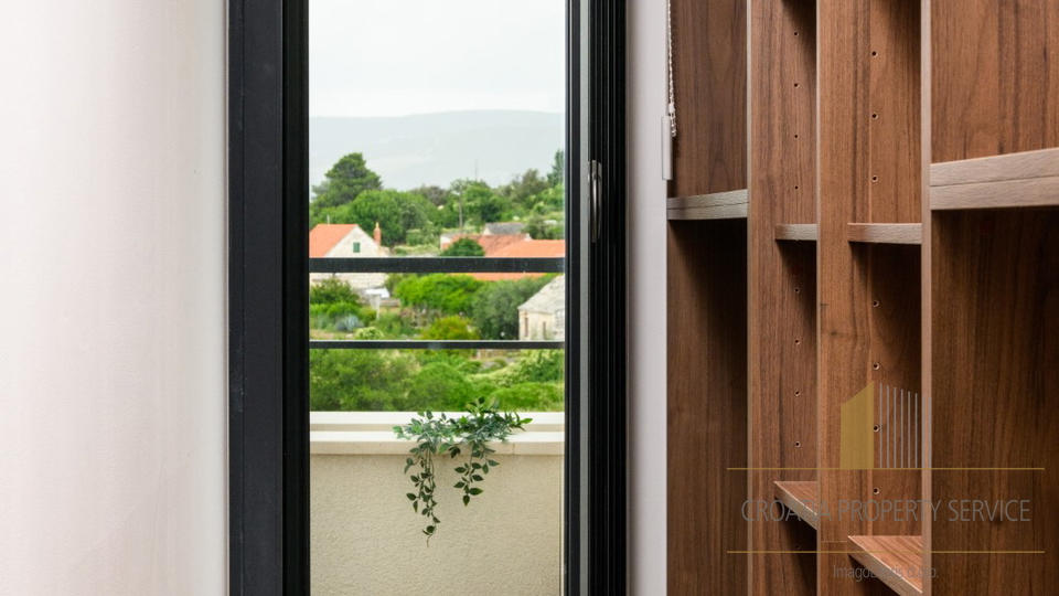 Elegantna vila s bazenom i predivnim pogledom na more na otoku Braču!