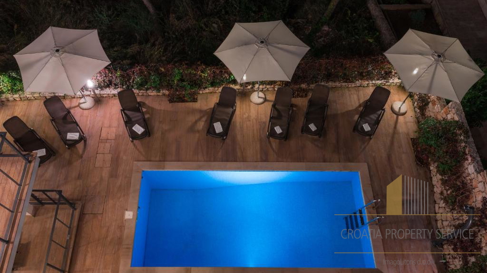 Elegantna mediteranska vila s pogledom na more – Milna, otok Brač!