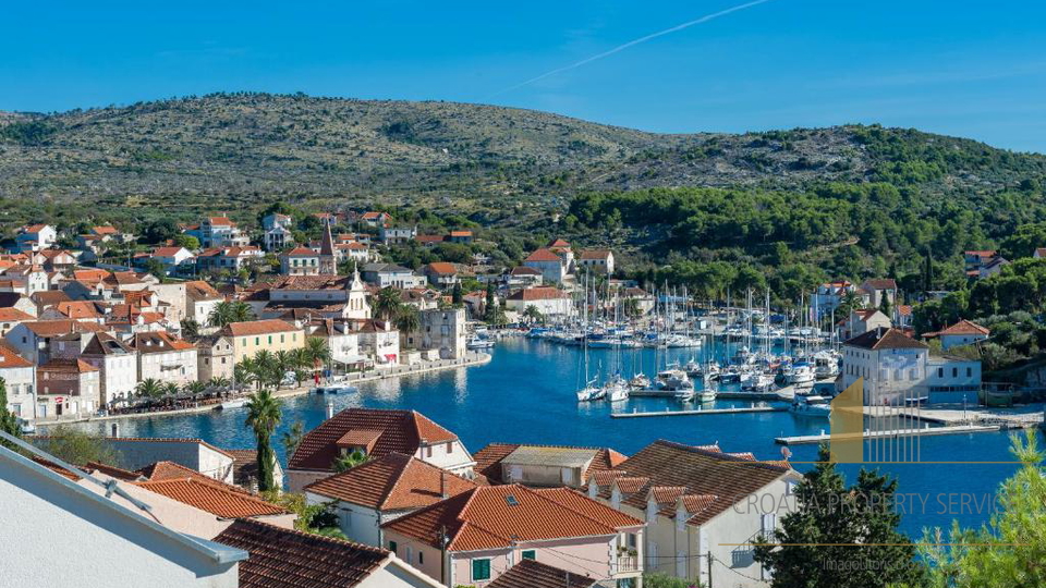 Elegantna mediteranska vila s pogledom na more – Milna, otok Brač!