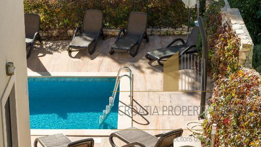 Elegantna mediteranska vila s pogledom na more – Milna, otok Brač!
