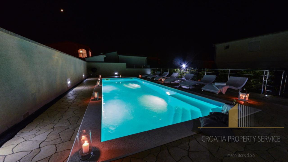 Luxury villa with a swimming pool and sea view, 2nd row to the beach, island of Vir!