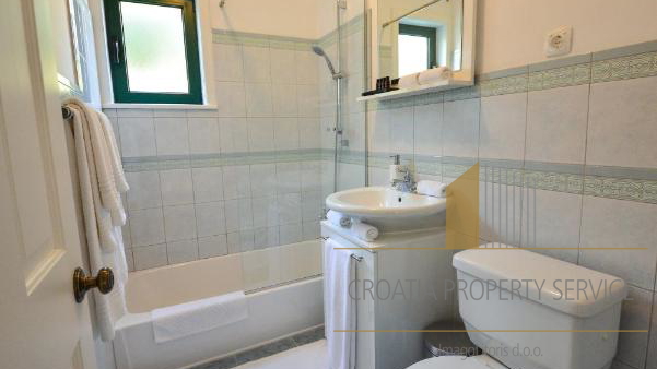 Luxury villa with a swimming pool and sea view, 2nd row to the beach, island of Vir!