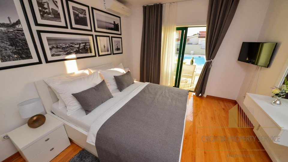 Luxury villa with a swimming pool and sea view, 2nd row to the beach, island of Vir!