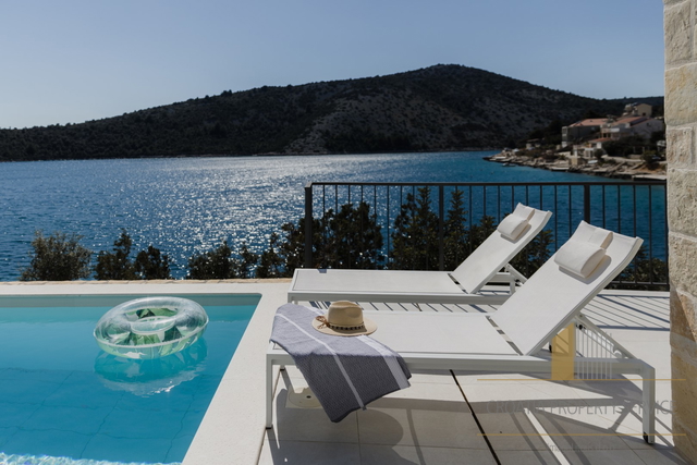Exclusive Rent to Buy Offer: Luxurious Haven in Vinišće – Stone Traditional Home with a Modern Twist!