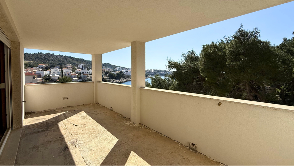 HOT PONUDA &ndash; PRVI RED DO MORA &vert; ROGOZNICA