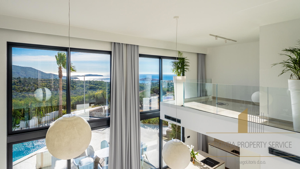 Spektakularna vila z odprtim pogledom na morje na ekskluzivni lokaciji v Primoštenu!