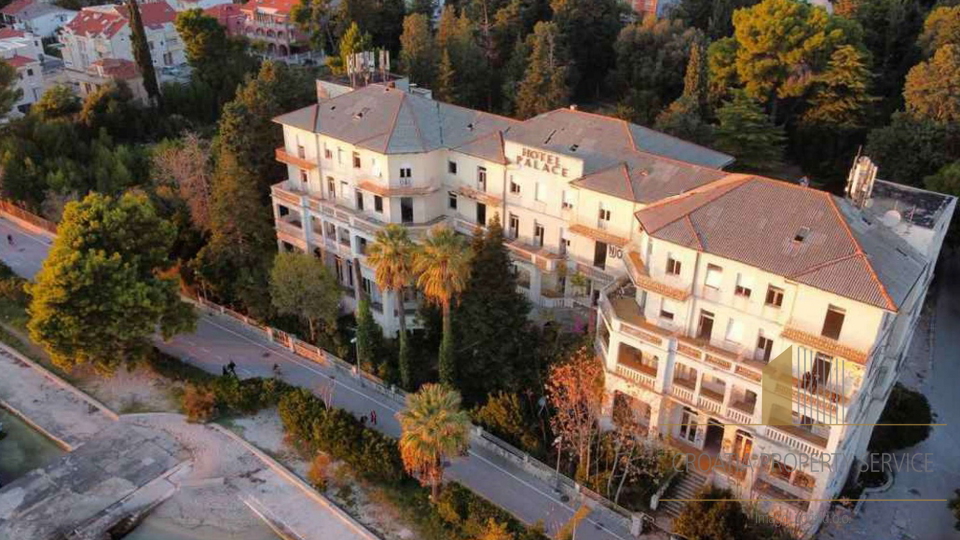 Гостиничный комплекс в уникальном месте, первая линия от моря - Kaštel Stari!