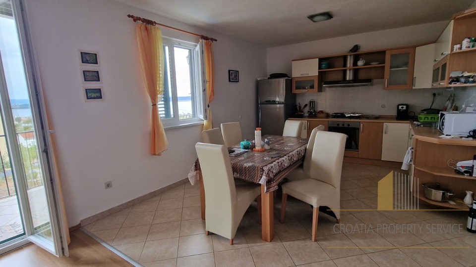 Apartmanska vila s pogledom na more u Kaštel Gomilici!