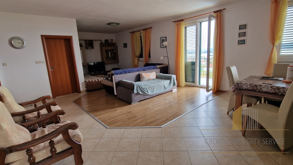 Apartment villa with sea view in Kaštel Gomilica!