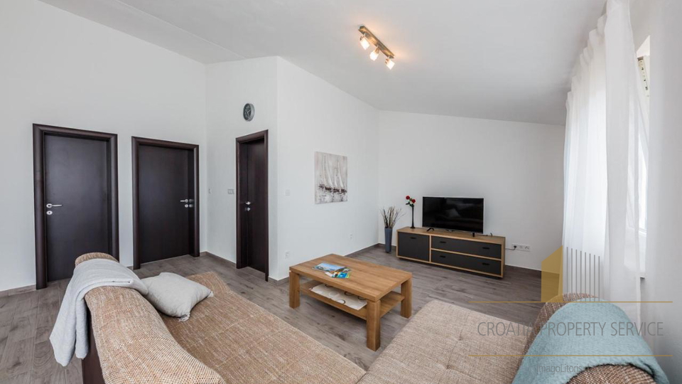 Apartmajska vila s pogledom na morje v Kaštel Gomilici!