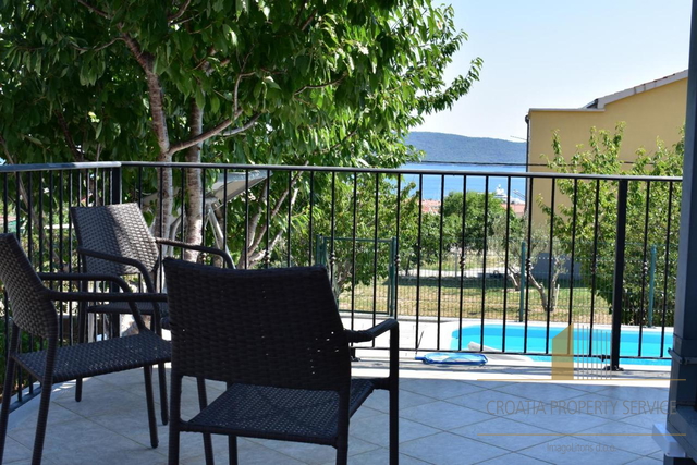 Apartment villa with sea view in Kaštel Gomilica!