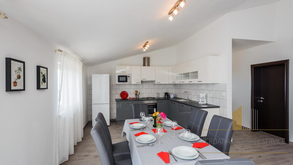 Apartmajska vila s pogledom na morje v Kaštel Gomilici!